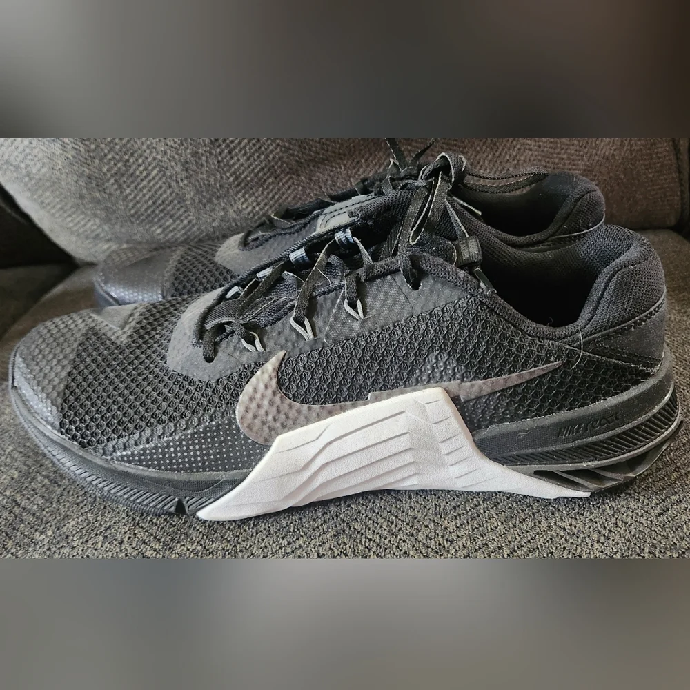 Nike Men’s Athletic Shoes Black with White Accent